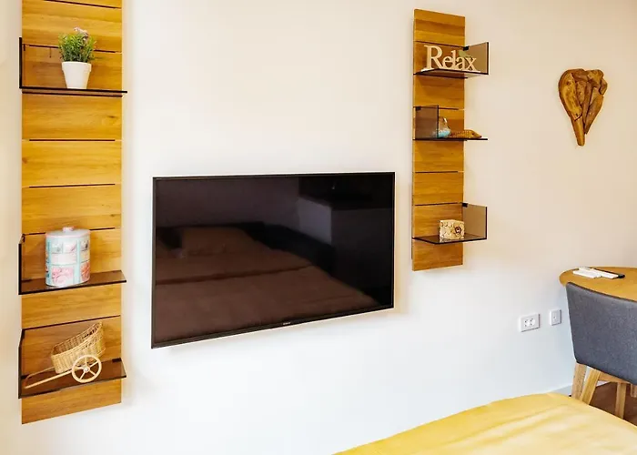 Woody - Comfy Apartment In Siska